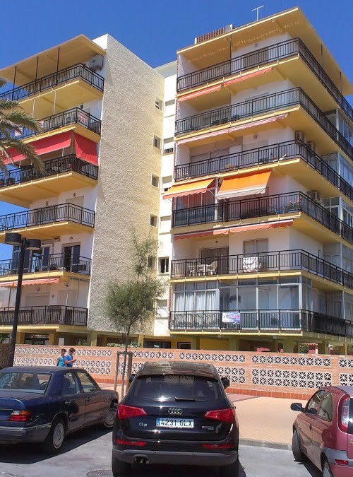 Restauración de fachada finalizada en Fuengirola